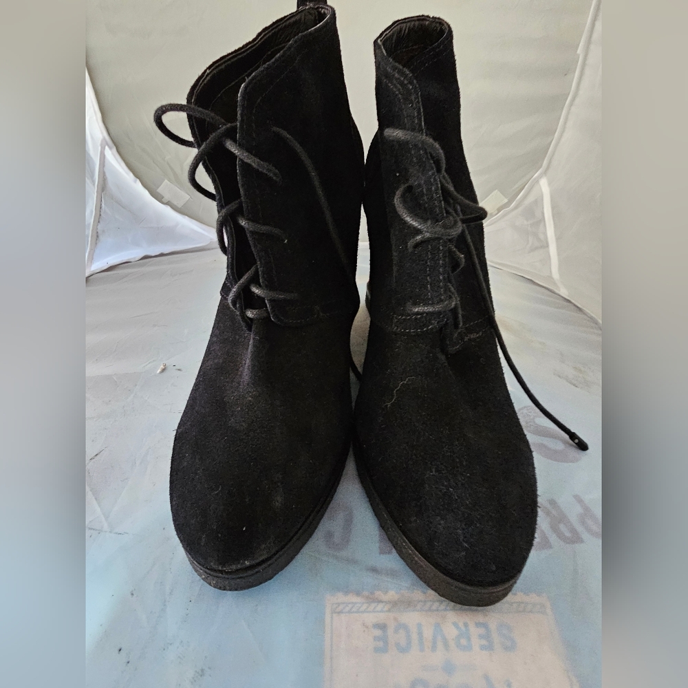 VINCE CUMATO BOOTIE SIZE 9